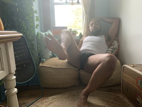 Naakte gelekte OnlyFans-foto van Papi Los