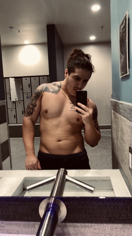 Naakte gelekte OnlyFans-foto van Papas