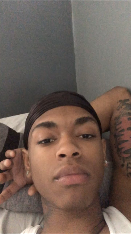 Naakte gelekte OnlyFans-foto van Paper
