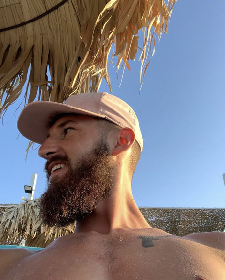 Naakte gelekte OnlyFans-foto van Papa