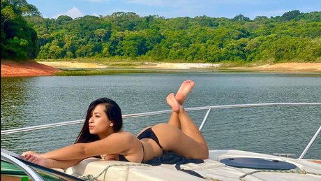 Naakte gelekte OnlyFans-foto van Marcella Paolla