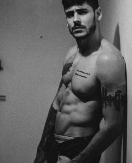 Naakte gelekte OnlyFans-foto van Lobo 
