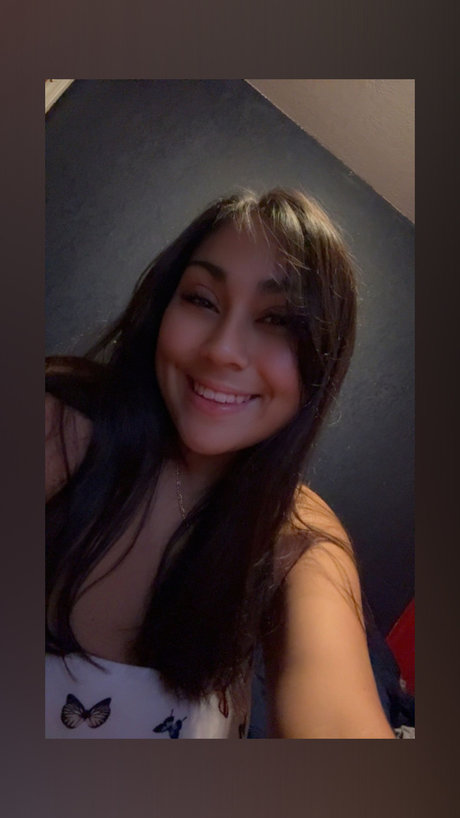 Naakte gelekte OnlyFans-foto van Alani