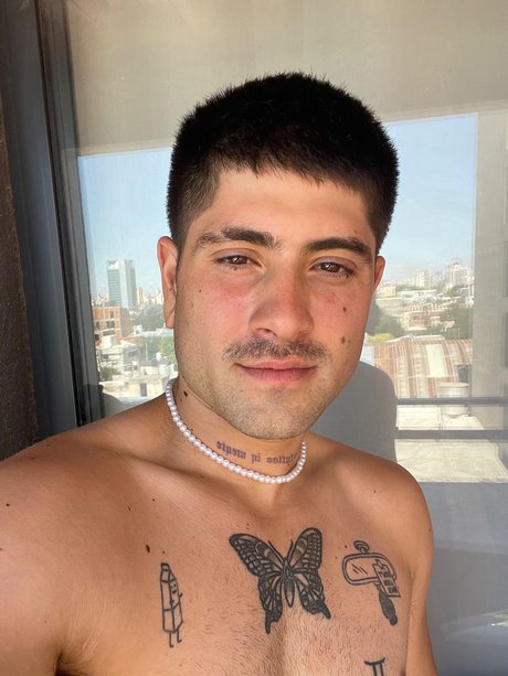 Naakte gelekte OnlyFans-foto van Alan Nahuel 