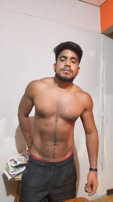 Naakte gelekte OnlyFans-foto van Albertito