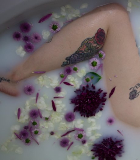 Naakte gelekte OnlyFans-foto van Petal Pocket Theythem