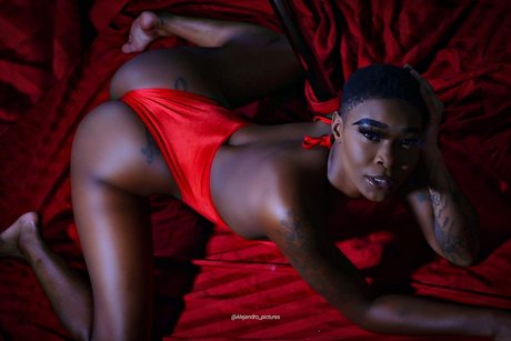 Naakte gelekte OnlyFans-foto van Pretty Daj