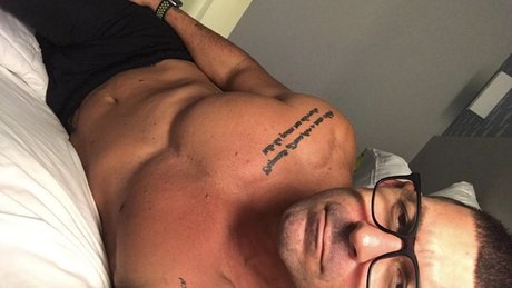 Naakte gelekte OnlyFans-foto van Eduardo Soares