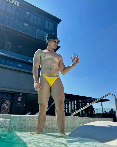 Naakte gelekte OnlyFans-foto van Pepe Rivera