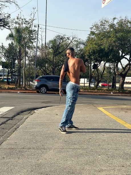 Naakte gelekte OnlyFans-foto van Pedro Viana