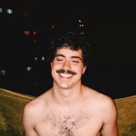 Naakte gelekte OnlyFans-foto van Pedro Messina