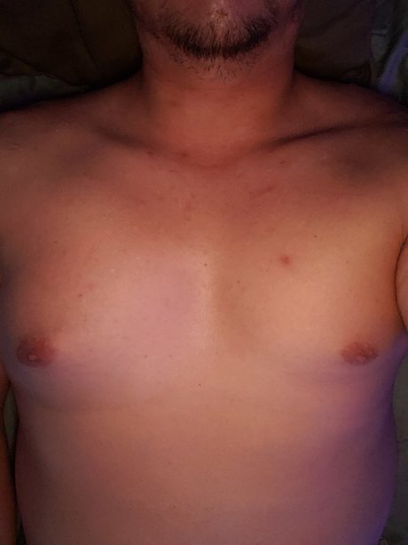 Naakte gelekte OnlyFans-foto van Pearlcityasian