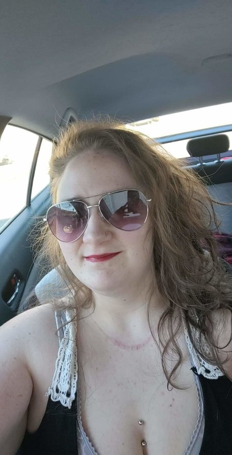 Naakte gelekte OnlyFans-foto van Peaches