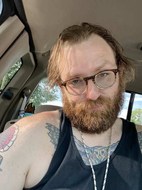 Naakte gelekte OnlyFans-foto van Peaches