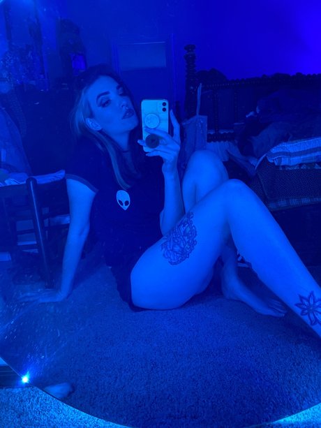 Naakte gelekte OnlyFans-foto van Peaches Pie