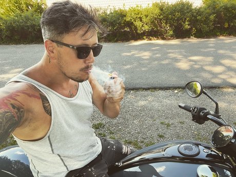 Naakte gelekte OnlyFans-foto van Paul D
