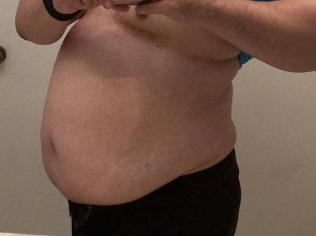 Naakte gelekte OnlyFans-foto van Anonbigbellykinkbear