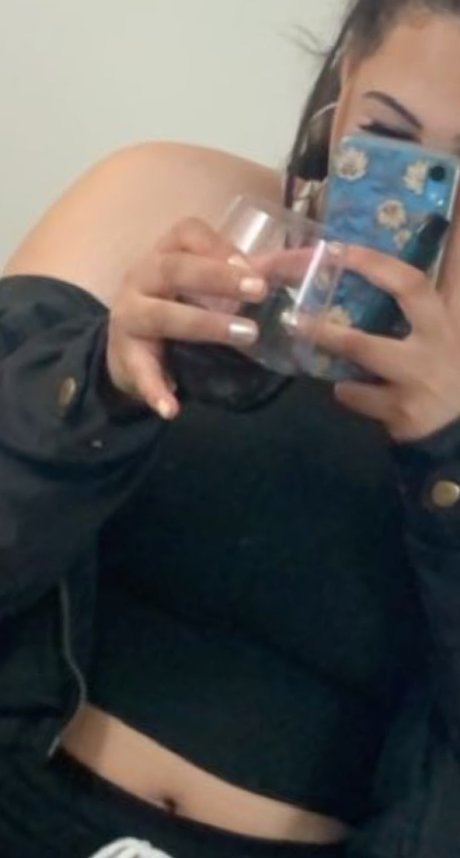 Naakte gelekte OnlyFans-foto van Chey