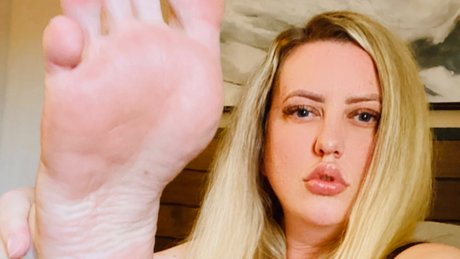Naakte gelekte OnlyFans-foto van Cherry Torn