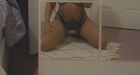 Naakte gelekte OnlyFans-foto van Cherry