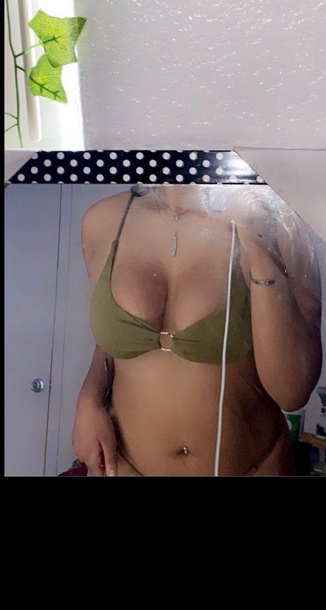 Naakte gelekte OnlyFans-foto van Female Dev