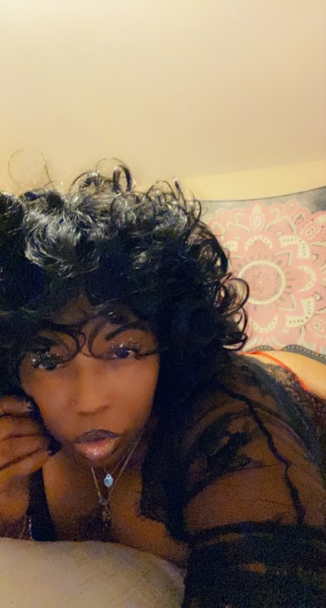 Naakte gelekte OnlyFans-foto van Butterfly Kisses