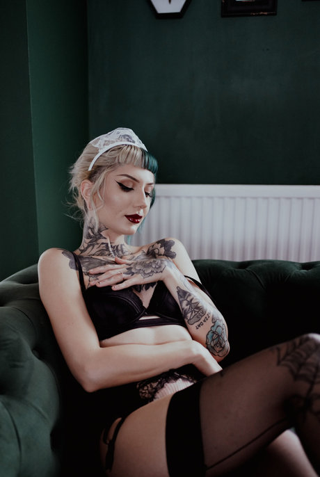 Naakte gelekte OnlyFans-foto van Peach
