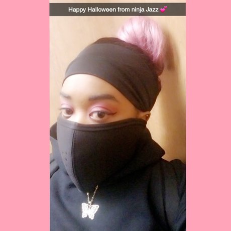 Naakte gelekte OnlyFans-foto van Jazzie