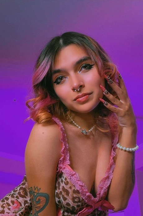 Naakte gelekte OnlyFans-foto van Velvet