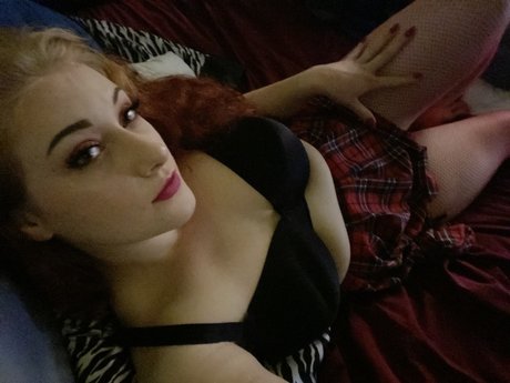 Naakte gelekte OnlyFans-foto van Bubblegum Pink