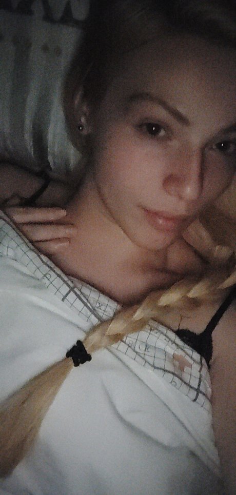 Naakte gelekte OnlyFans-foto van Alya L