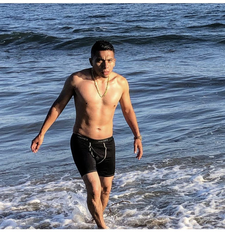 Naakte gelekte OnlyFans-foto van Pierre Martinez