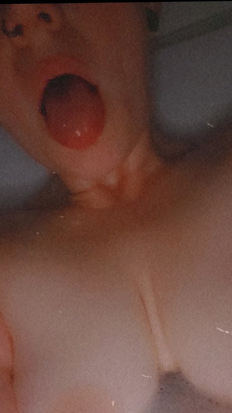 Naakte gelekte OnlyFans-foto van Pierceddemon