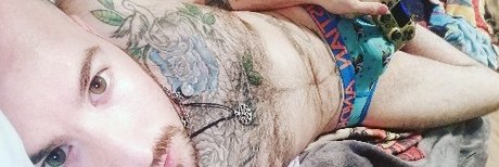 Naakte gelekte OnlyFans-foto van Hawkeiros