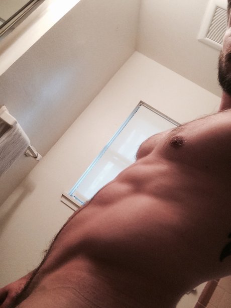 Naakte gelekte OnlyFans-foto van Pmuw