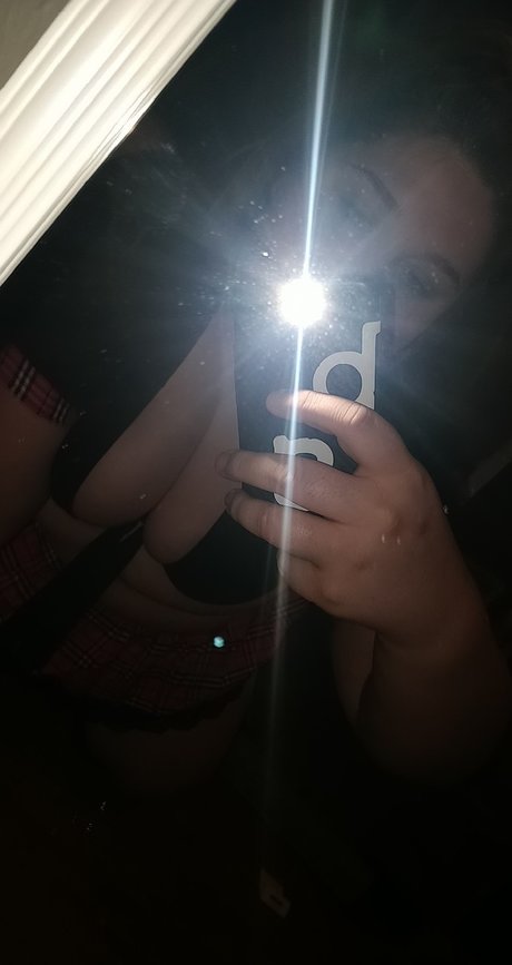 Naakte gelekte OnlyFans-foto van Bee