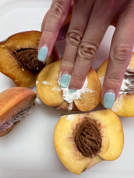 Naakte gelekte OnlyFans-foto van Plump Peach 