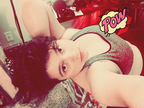 Naakte gelekte OnlyFans-foto van Plum