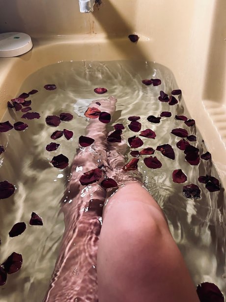 Naakte gelekte OnlyFans-foto van Rose