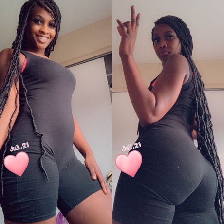 Naakte gelekte OnlyFans-foto van Karmail Brown