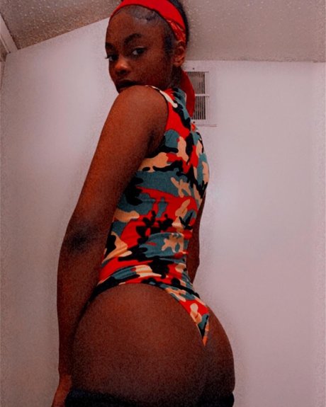 Naakte gelekte OnlyFans-foto van Chocolate