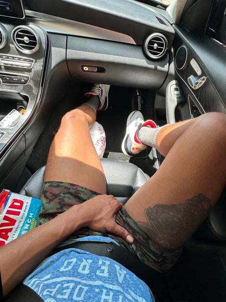 Naakte gelekte OnlyFans-foto van Papa