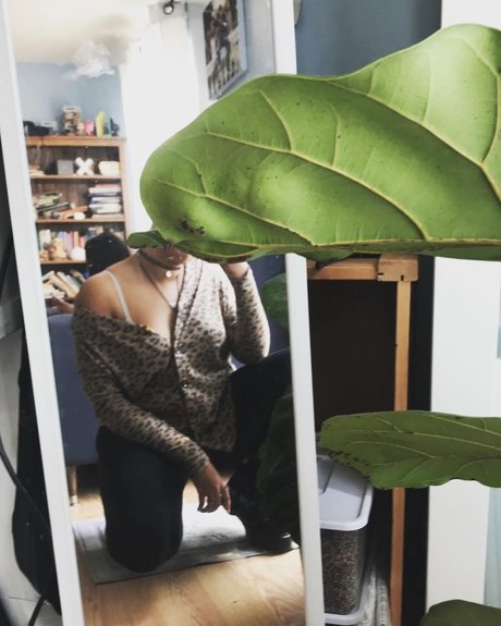 Naakte gelekte OnlyFans-foto van Pixie