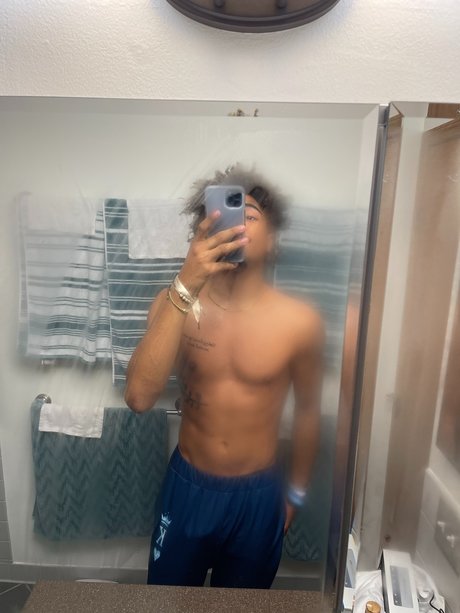 Naakte gelekte OnlyFans-foto van Deshaun