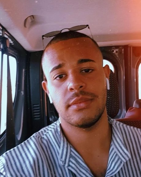 Naakte gelekte OnlyFans-foto van Pinoteo
