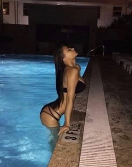 Naakte gelekte OnlyFans-foto van Pinkymamii