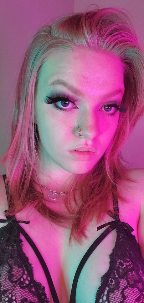 Naakte gelekte OnlyFans-foto van Kirby