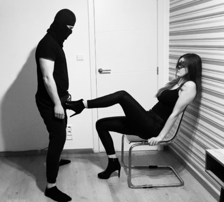 Naakte gelekte OnlyFans-foto van Ciri Ampamp Eric