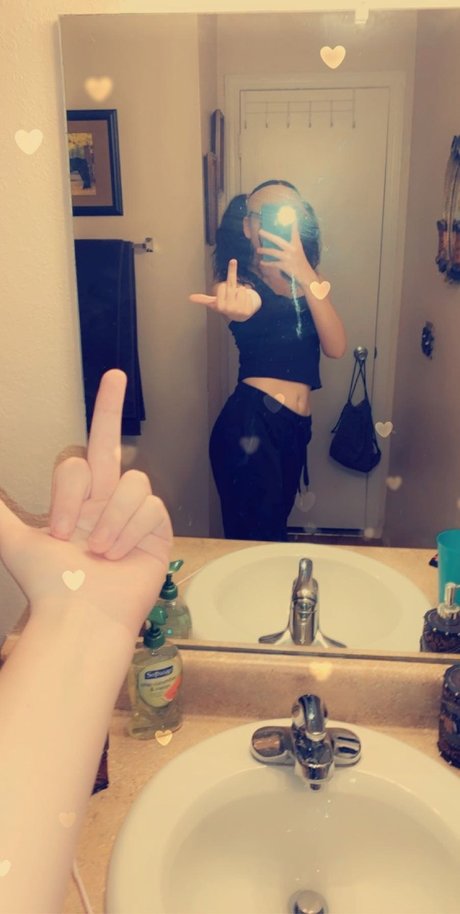 Naakte gelekte OnlyFans-foto van Daddys Girl