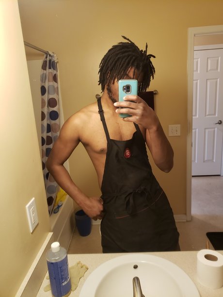 Naakte gelekte OnlyFans-foto van Lotus